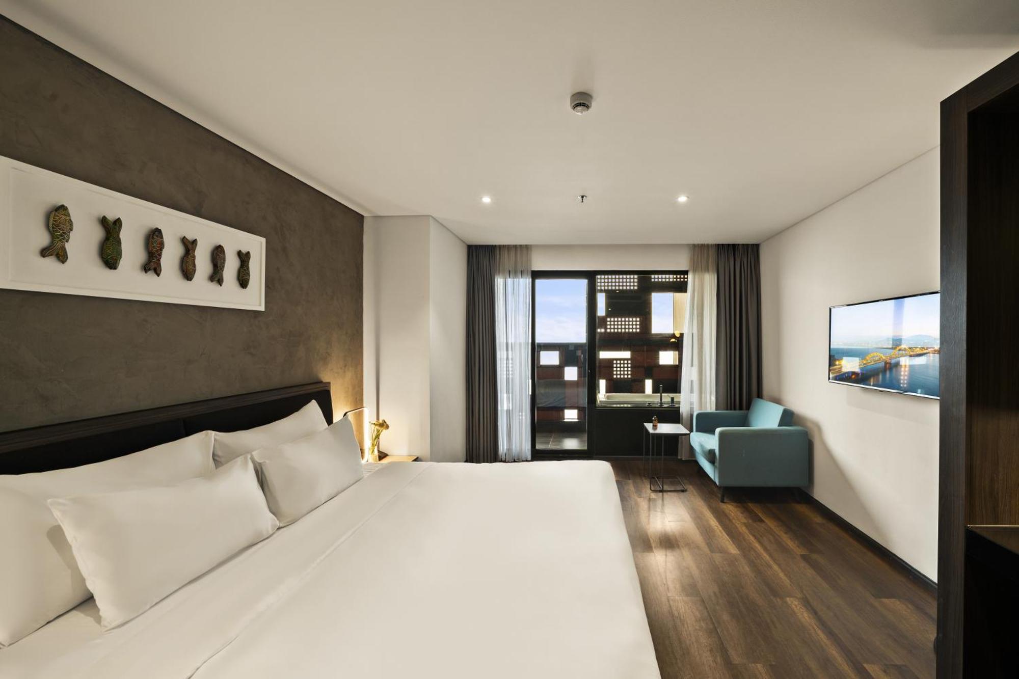 The Code & Hotel 4*